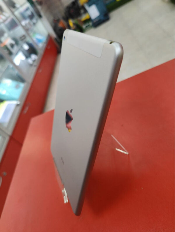 Планшет Apple iPad mini 4