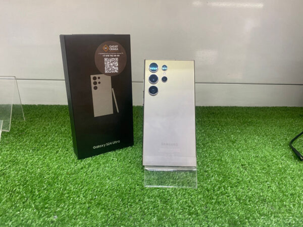 Samsung Galaxy S24 Ultra (256 ГБ. Черный)