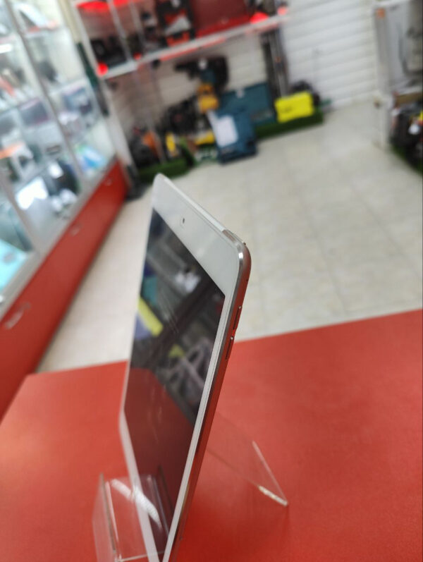 Планшет Apple iPad mini 4